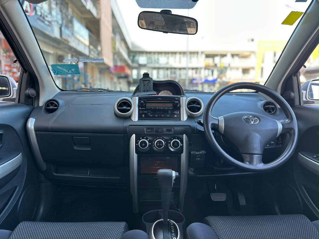 TOYOTA IST thumbnail 6